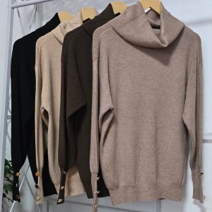 Sweter de Lanilla  Con Broches Dorados en Puño